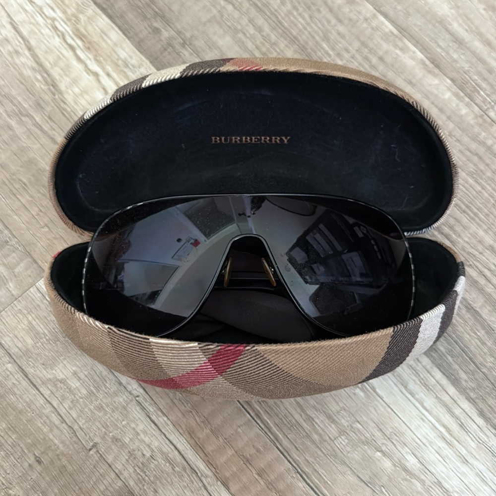 Burberry black sunglasses